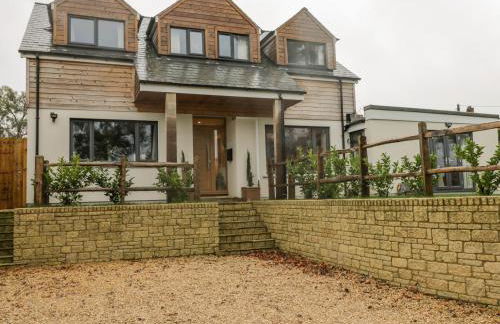 Little Foxes - Photo 2