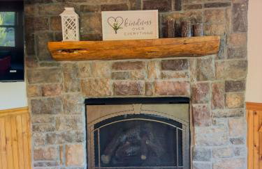 The Carriage House Walk to River Lake In Town - Foto 47