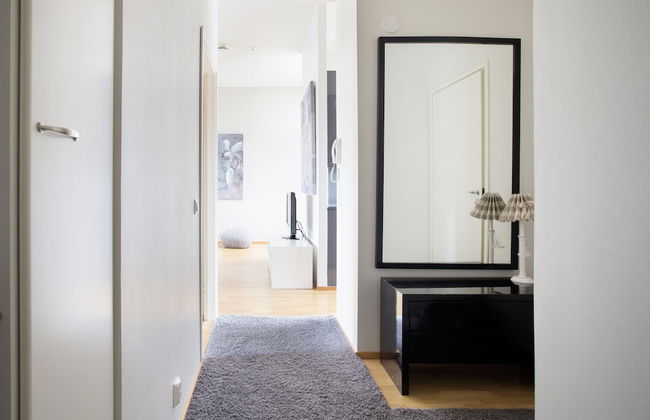 2ndhomes 2BR Penthouse with Balcony and Sauna - Photo 18