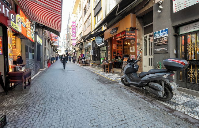 Charming 3-bedroom Apartment in the Heart of Kadıköy - Photo 55