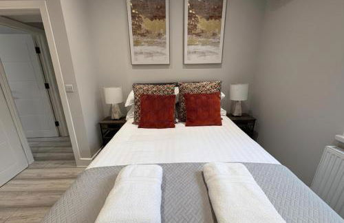 Aisiki Stays Apartments at Barnet, Airconditioned & Pet-Friendly, 2-Bedroom & 1-Bathroom Ground Floor with back Garden Flat, King or Twin Beds & Double Beds with Free WiFi - Foto 12