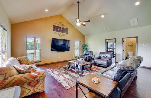 Neosho Home on 90 Acres with Private Pool and Fire Pit - Foto 8