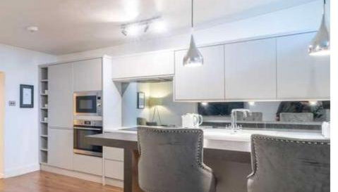 The Gardners apartment in City centre with parking - Foto 2