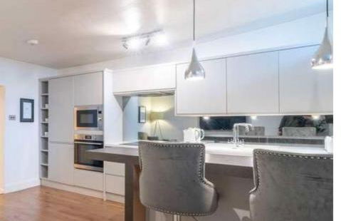 The Gardners apartment in City centre with parking - Foto 7
