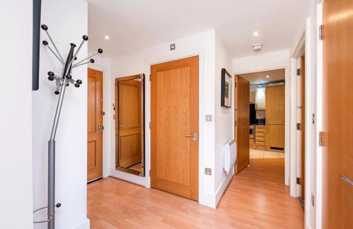 Central 2 bed with Large Terrace - Photo 27
