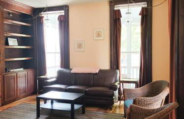 Huge 2 Bedroom House in the Heart of Northside! - Foto 2