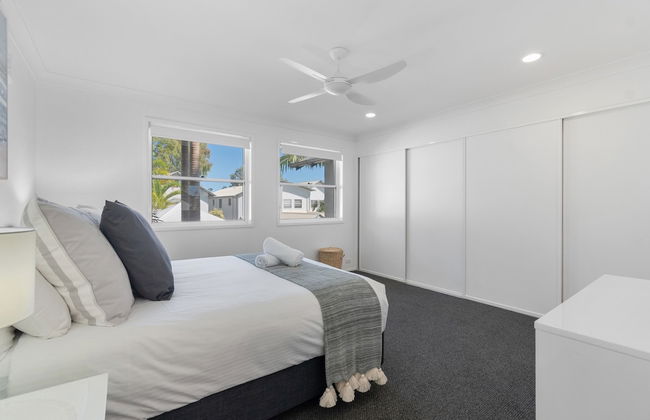 Noosa Entrance Waterfront Resort - Photo 3