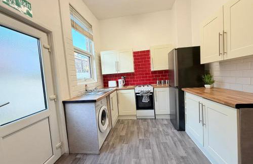 Deepdale House - Comfortable 2 Bedroom Home near Major Attractions in Preston - Photo 5