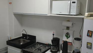 FLAT ACONCHEGANTE poucos min da praia - Foto 3