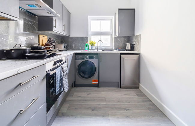 Modern Town Center Apartments Aldershot - Photo 37