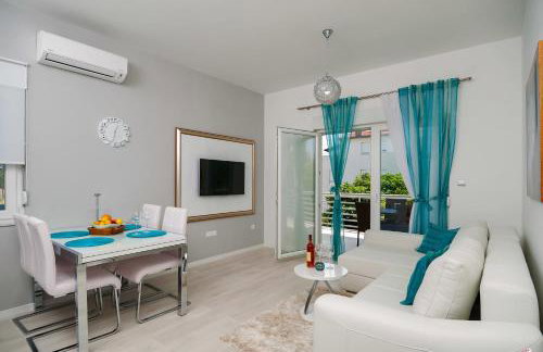 The Beach Apartments - Photo 3