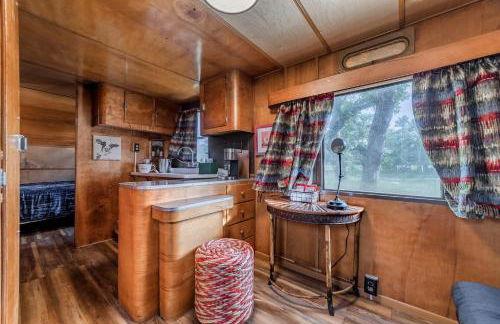 Vintage Camper Amazingly Equipped Great for a Unique Getaway in Texas - Foto 5