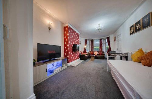 Modern 3BR Manchester Home Sleeps 7 Parking - Foto 55