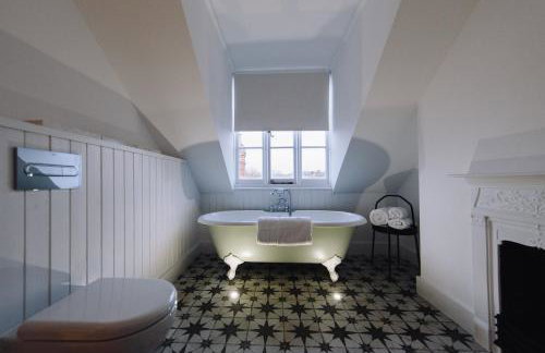 Beautiful house, Cirencester centre, parking - Photo 3