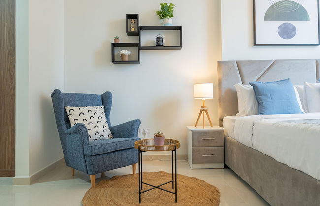 Luxe Apartments near Dubai Mall, Burj Khalifa - Pool, Gym, & Parking by Sojo Stay - Photo 5