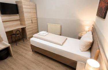Aparthotel Emilia 24h Check-in, Free Parking and WiFi - Photo 8