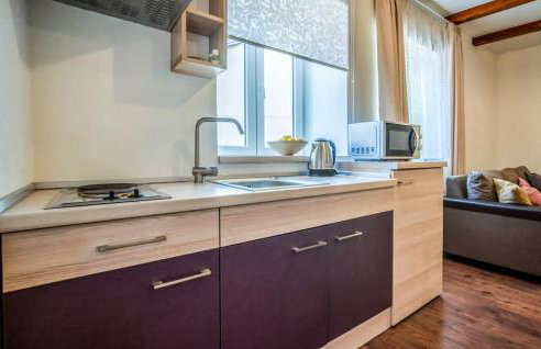 2 Bedroom Amazing Apartment In Veli Brgud - Photo 10