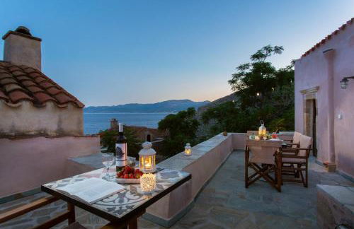 Myrsini's Castle House - Comfortable Residence with Large Balcony & Sea View - Photo 2