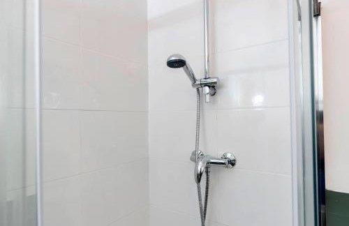 Stunning Bishop Auckland House with 5-bedrooms & 8 Beds Sleeps 12 with Free Parking by PureStay - Foto 55