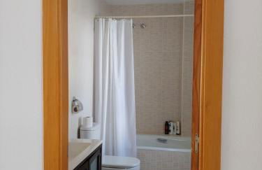 Three-bedroom holiday villa with magnificent pool next to the sea and golf courses - Photo 22