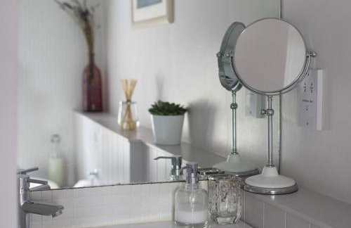 Climbing Rose Cottage - Dog Friendly - Peaceful Cotswold Cottage - Photo 41