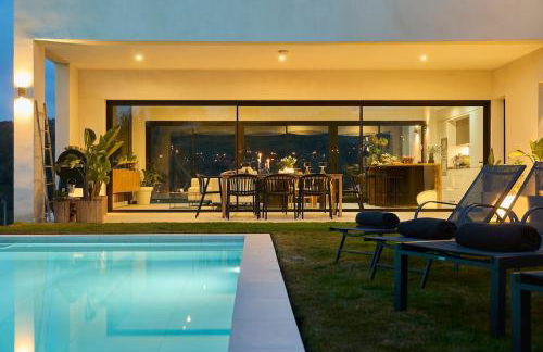 Villa Sitges Casa Selva 7 minutos de Sitges en coche Diseño Comodidad Nueva Ideal para Vacaciones - Photo 2