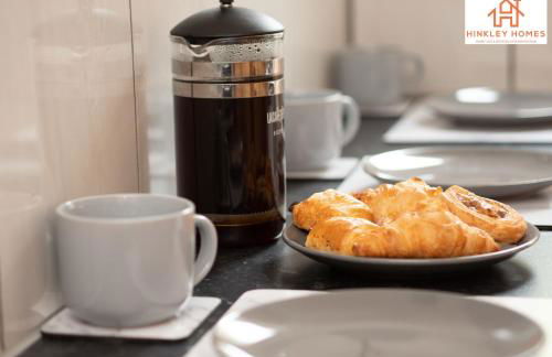 Large Home - Free Parking-WiFi By Hinkley Homes Short Lets & Serviced Accommodation - Foto 25