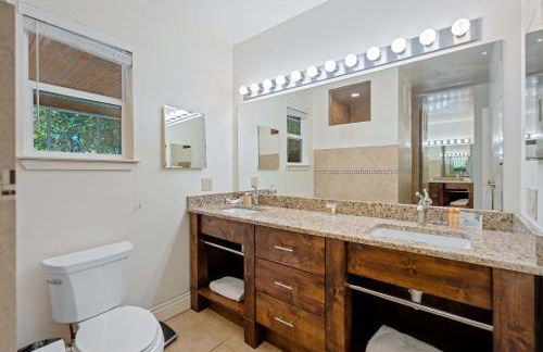 Screened-in Porch Walkable to Soco - Foto 49