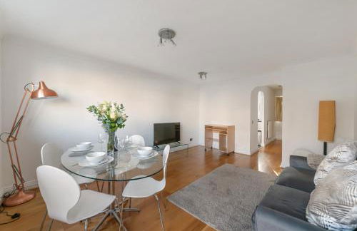 2BR Waterside Flat Parking WiFi Garden & DLR Nearby - Foto 10