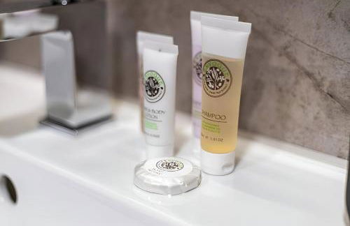 Earthy Elegance Stylish 4BR for Urban Escapes - Foto 16