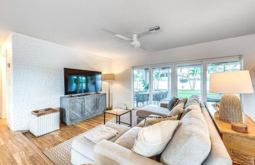 Location, Location! Stylish Home in Palm Beach! - Photo 4