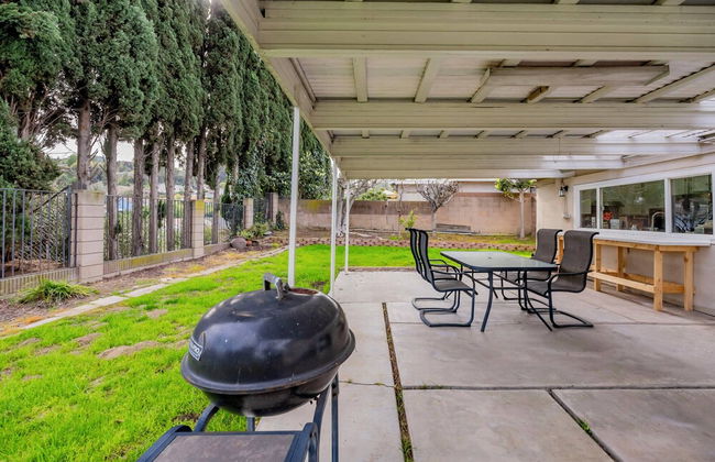 Serene Retreat & Modern Comforts in Rowland Heights - Foto 75