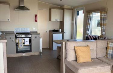 3 Bedroom, Sleep 6, Wi-Fi, Decking, Sea-View, Parking - Photo 8