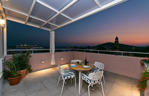 Split Eye Apartment - Photo 19