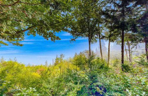 Lake Views! Small Group Getaway in Northport - Foto 7