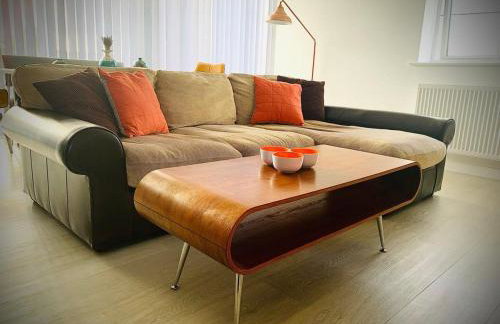 Relax in style at my stunning Holywell Beach home - Foto 8