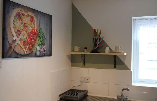 Apartment - Sleeps 4 - Garden - Parking - Photo 5