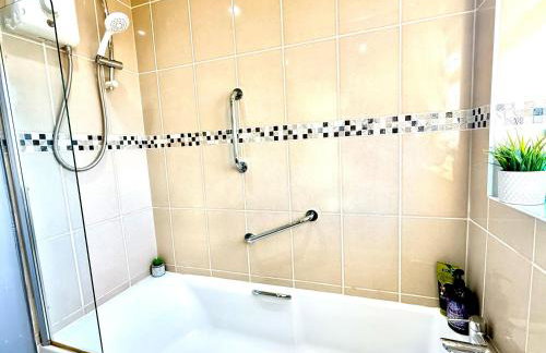 3-Bedroom spacious House, Private garden, Prime location, WiFi, Netflix - Foto 21