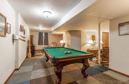 Sleeps 12! Main Level Primary Suite-Beautiful Backyard Oasis - Photo 27