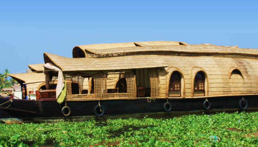 Casa galleggiante sulla costa di Alappuzha