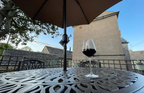 Muddy Paws Cottages - The Nook - Photo 17