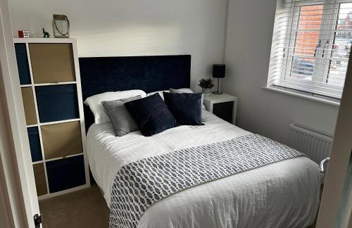 Brackley near Silverstone Grand Prix 3 double bed family home - Photo 9