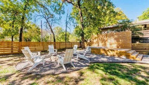 The Hickory House with Firepit- Boat Ramp Access to Cedar Creek Lake - Foto 2, Garden, sunbed, Garden view