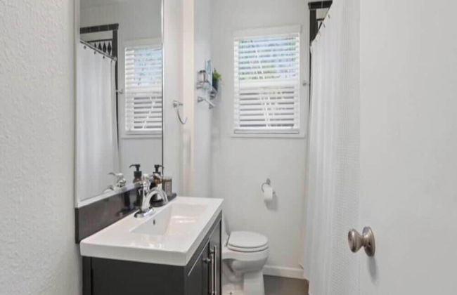 Historic Charmer Clean Comfortable - Photo 13