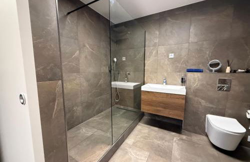 Modern House Gehrden 2, bis 4 Person, Contactless Check-in, free parking, Vollsaniert und Renoviert Dezember 2024 - Foto 22