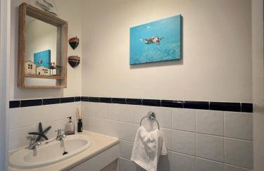 4 Bed Retreat with Balcony & Estuary views - Photo 33