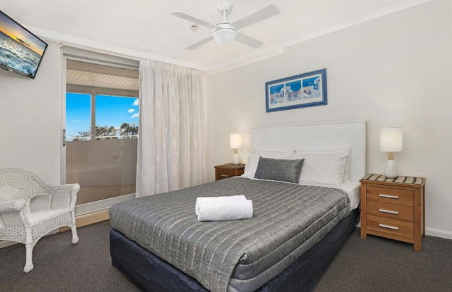 Elouera Tower Beachfront Apartments - Photo 4