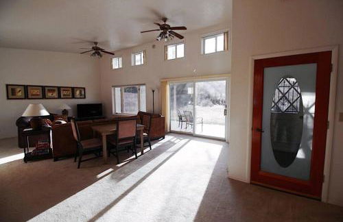 Charming, Spacious, Contemporary Mountain Retreat - Foto 26