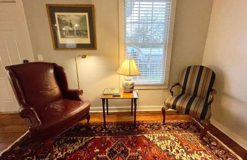 HISTORIC DOWNTOWN KING BED COTTAGE- PARKING and PATIO - Foto 7