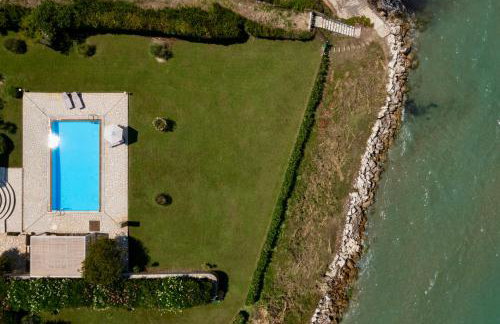 Beachfront Villa Victoras - With private beach - Foto 11
